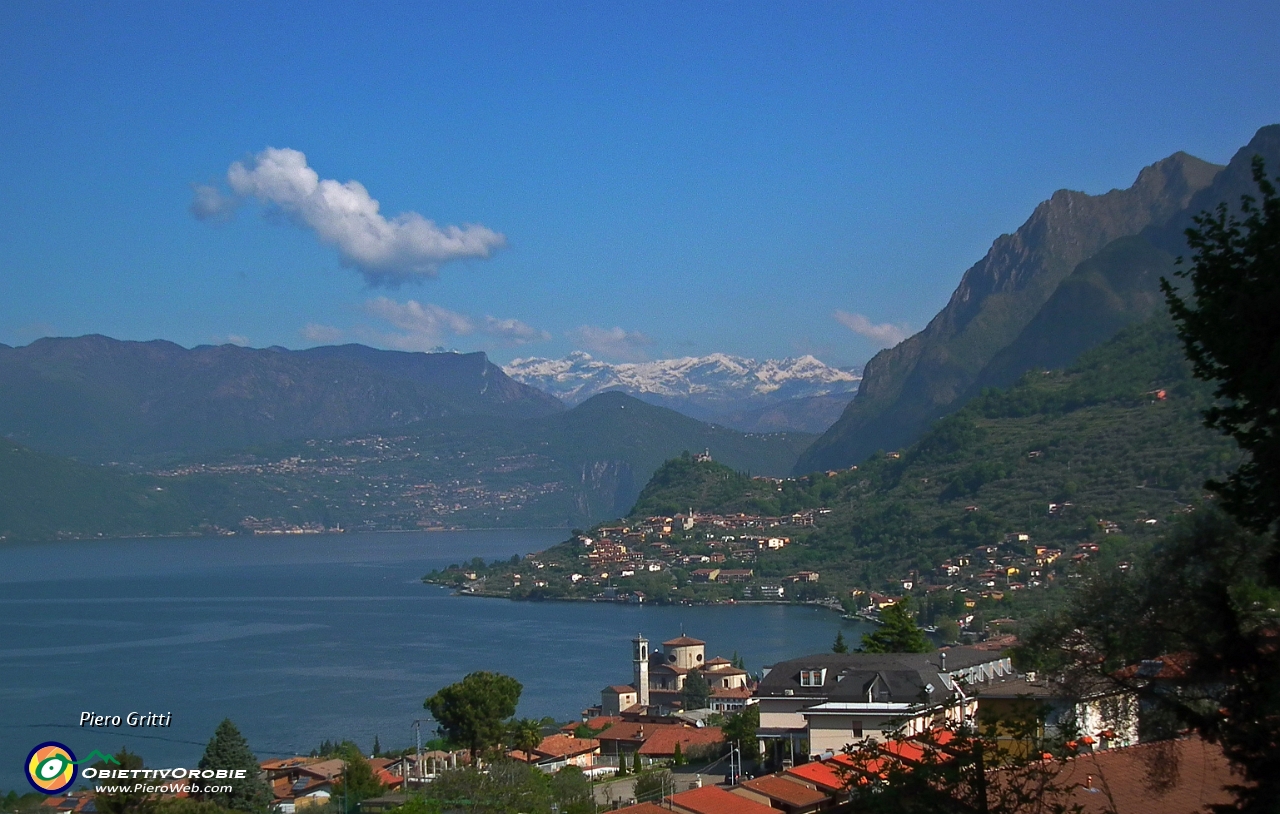 02 con vista verso la Corna Trenta Passi....JPG